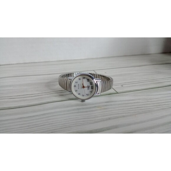 Timex Silver Toned Indglo Stretch Band Watch Tested - Picture 5 of 7